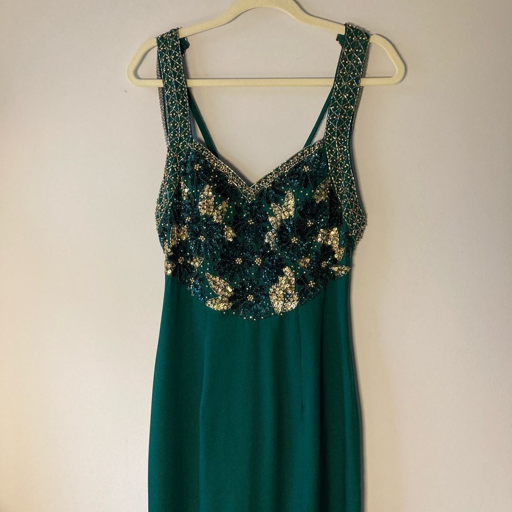 Alyce Designs 100% Silk Green Beaded
Floral Formal Dress size 4